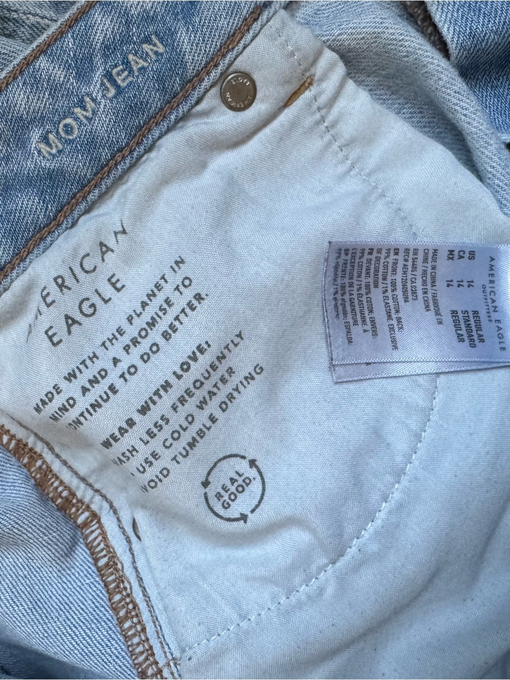 American Eagle Women’s Size 14 Regular Mom Jeans Light Wash High Rise Denim - Picture 3 of 4